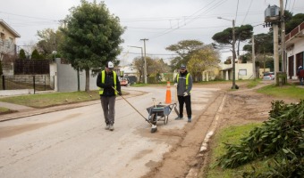 INTENSAS TAREAS DE LIMPIEZA Y REACONDICIONAMIENTO EN ARTERIAS ASFALTADAS